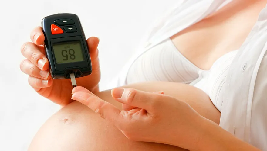 {'en': 'Pregnant with gestational diabetes, 10% will develop later', 'es': 'Embarazadas con diabetes gestacional, un 10% la desarrollará después'} Image