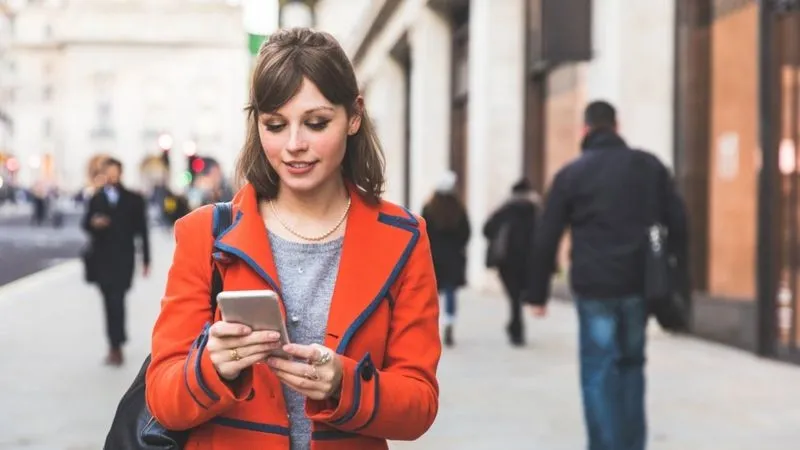 {'en': 'Hypoglycemia in the street.What do you carry in your bag?', 'es': 'Hipoglucemias en la calle. ¿qué lleváis en el bolso?'} Image