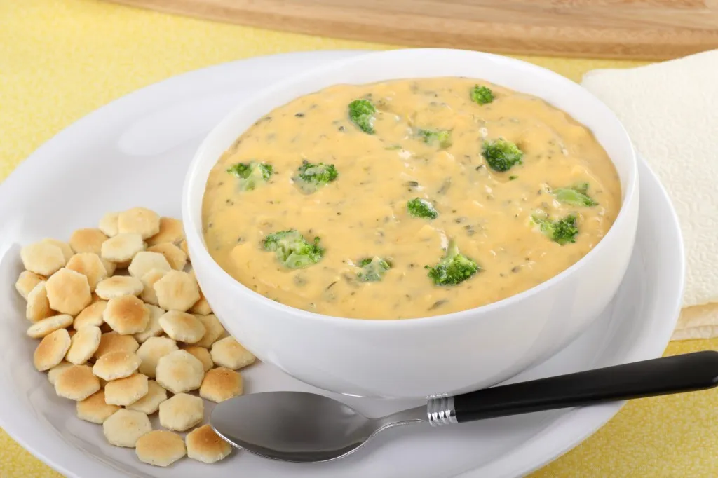 {'en': 'Broccoli and cheese soup', 'es': 'Sopa de brócoli y queso'} Image