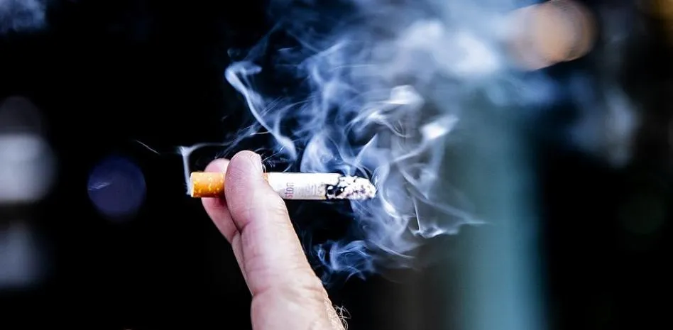 {'en': 'Cigarette smoke would be linked to diabetes', 'es': 'Humo de cigarrillos estaría vinculado a la diabetes'} Image