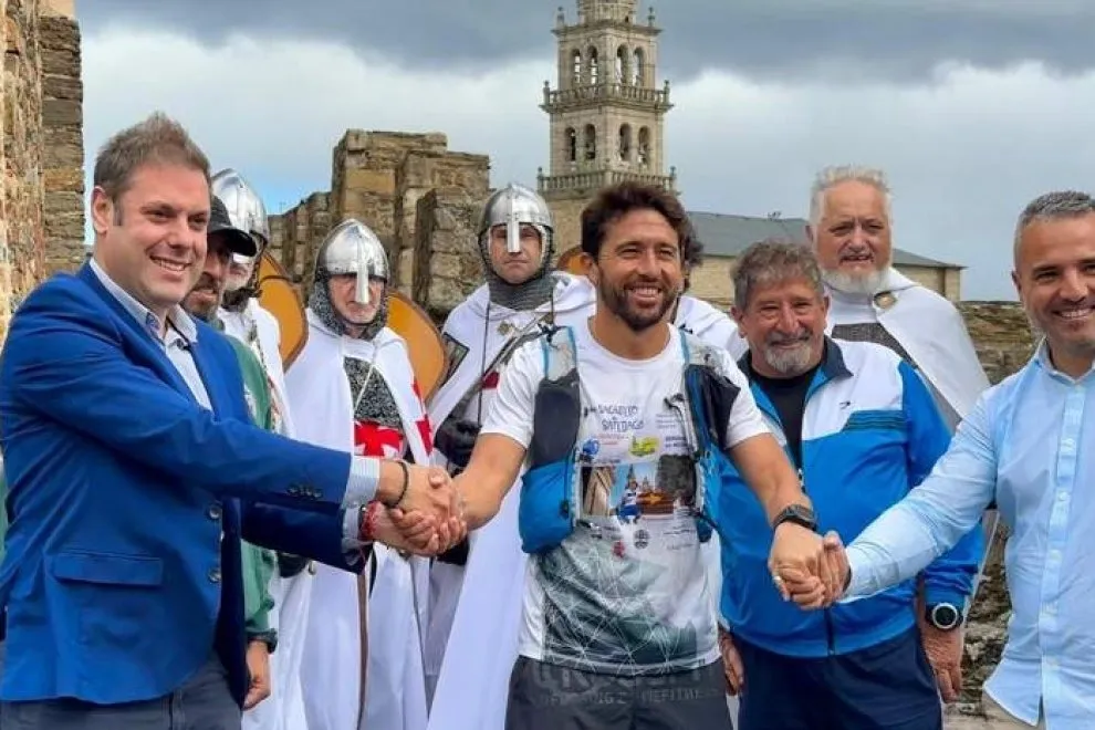 {'en': 'Athlete Alejandro Samper follows his route against Diabetes de Camino to Santiago', 'es': 'El deportista Alejandro Samper sigue su ruta contra la diabetes de camino a Santiago'} Image