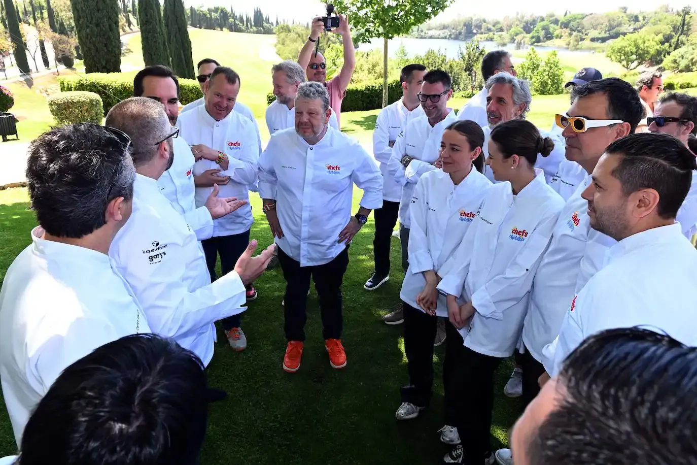 {'en': '🌟 60 Michelin star chefs cook for type 1 diabetes 🌟', 'es': '🌟 60 chefs con estrella Michelin cocinan por la diabetes tipo 1 🌟'} Image