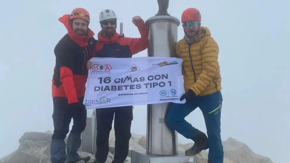 {'en': 'Scale the 16 highest peaks in Spain with diabetes', 'es': 'Escala los 16 picos más altos en España con diabetes'} Image