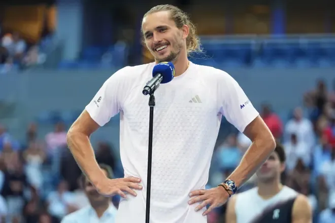 {'en': 'Zverev reconoce el apoyo que obtuvo de su madre', 'es': 'Zverev reconoce el apoyo que obtuvo de su madre'} Image