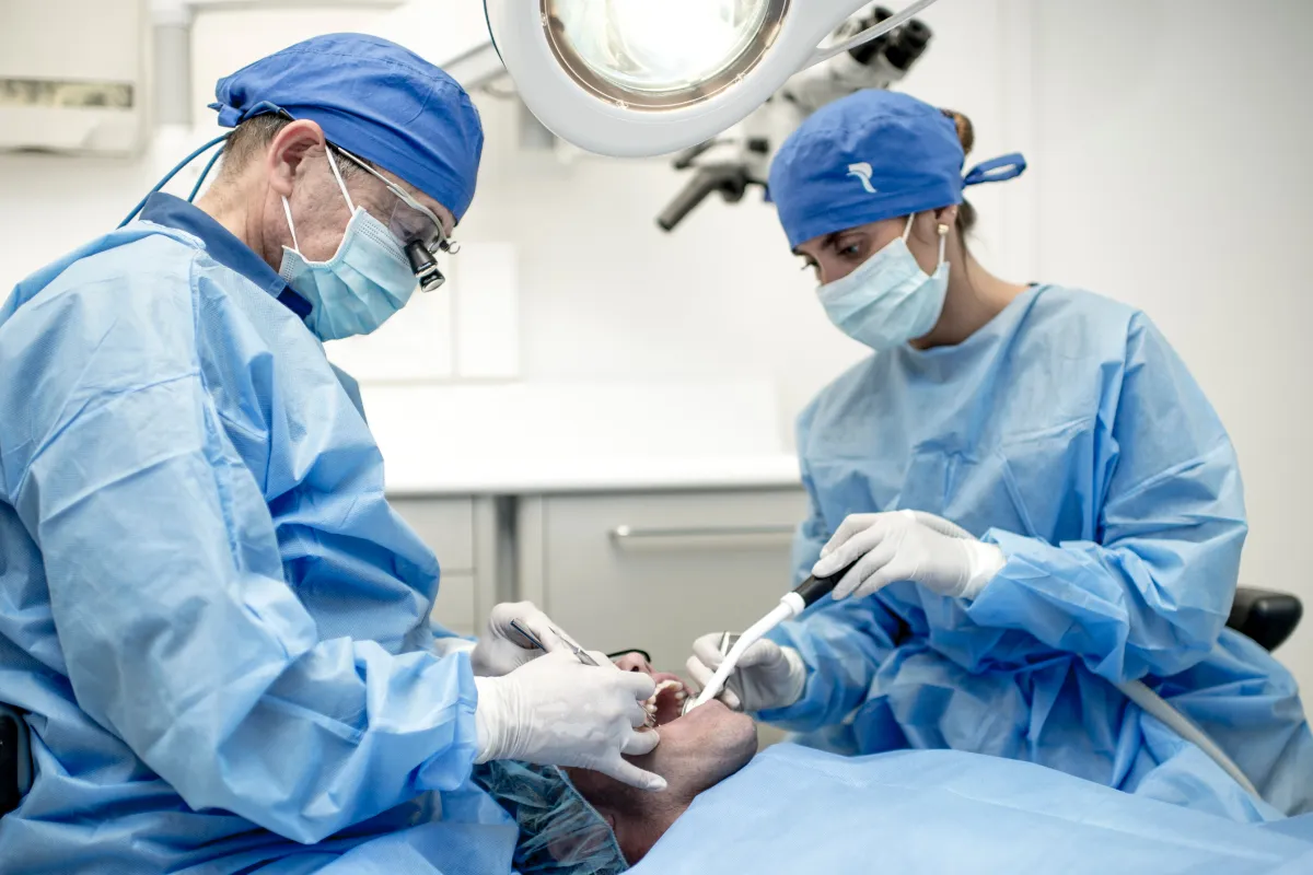 {'en': 'Total extraction', 'es': 'Exodoncia total'} Image