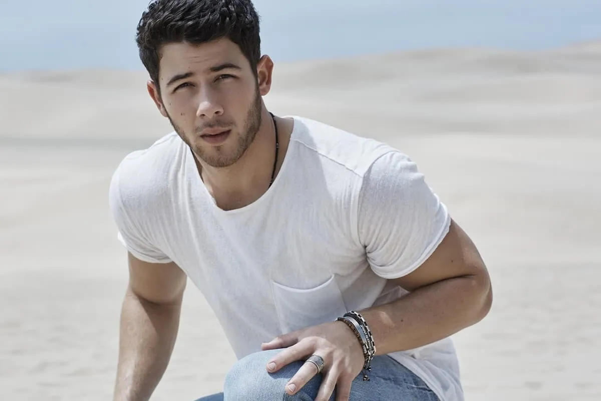 {'en': "Nick Jonas' care routine to handle diabetes", 'es': 'La rutina de cuidado de Nick Jonas para manejar la Diabetes'} Image