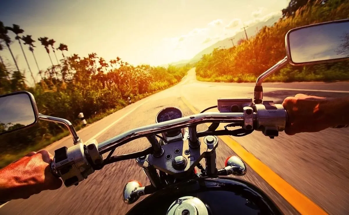 {'en': 'Travel by motorcycle, what to do', 'es': 'Viajar en moto, que hacer'} Image