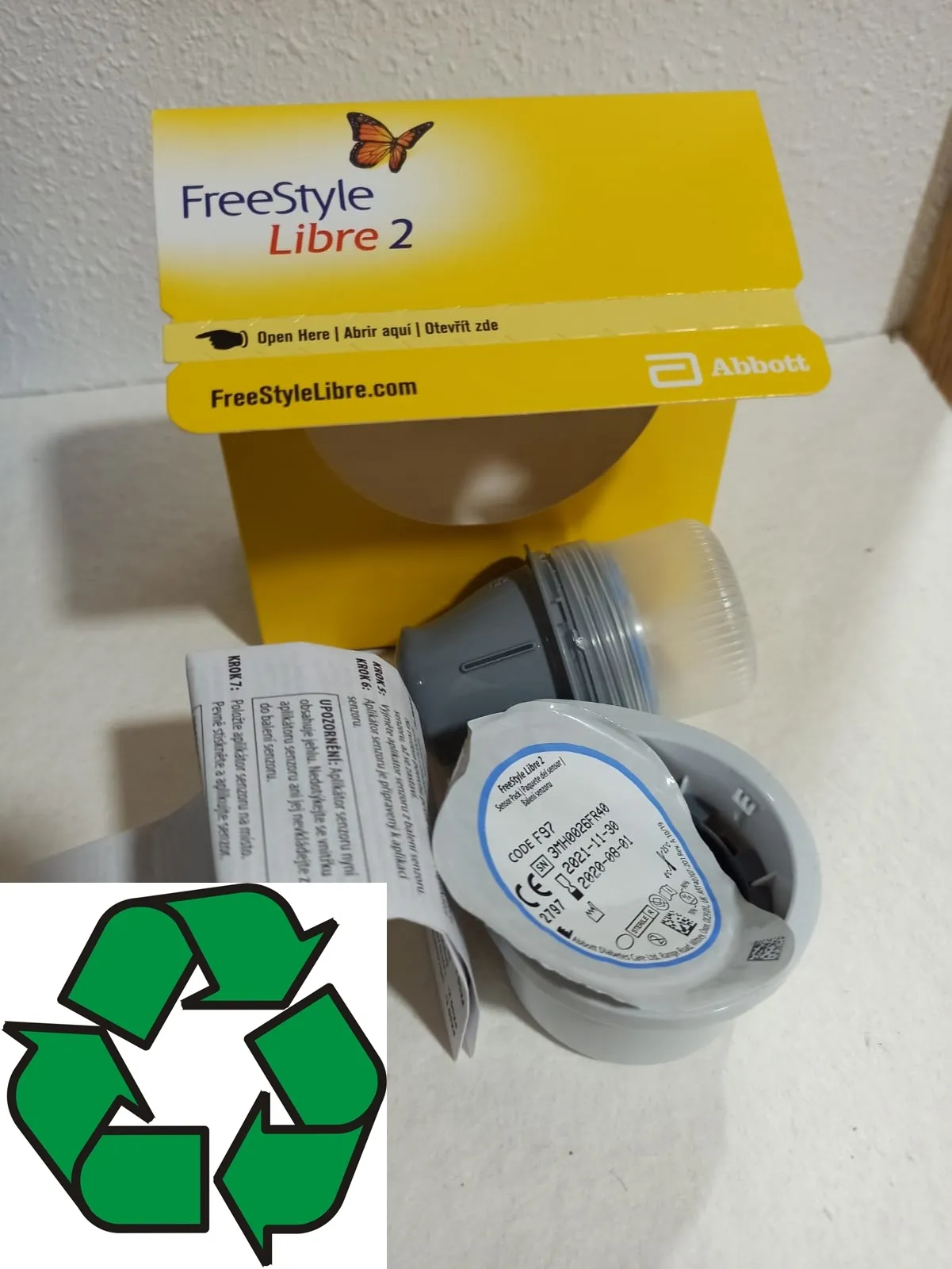 {'en': 'Freestyle sensor and recycling kit', 'es': 'FreeStyle KIT DEL SENSOR y Reciclaje'} Image