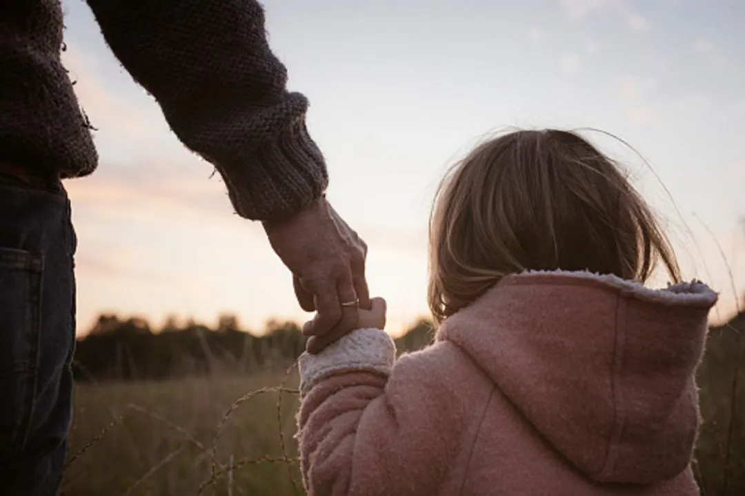 {'en': 'Visit of children who have passed the coronavirus', 'es': 'Visita de hijos que han pasado el coronavirus'} Image