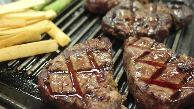 {'en': 'Carbon roast meat increases the risk of diabetes: Harvard study', 'es': 'La carne asada al carbón aumenta el riesgo de diabetes: estudio de Harvard'} Image