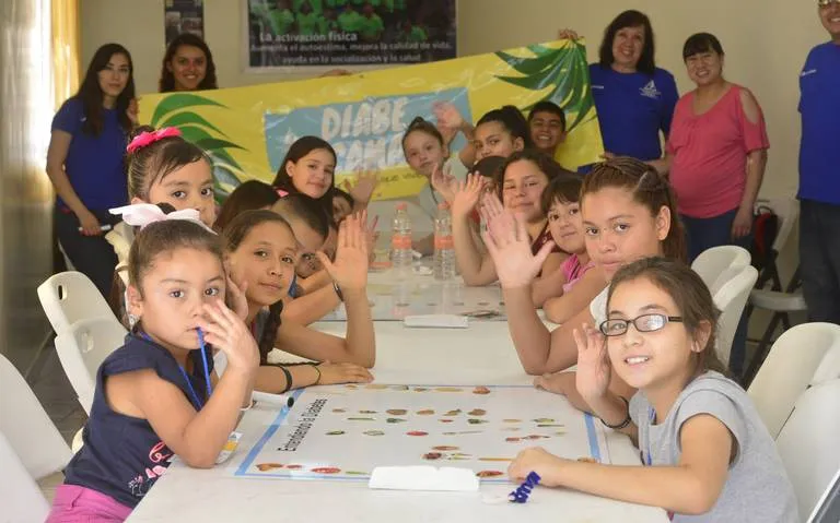 {'en': '20 children with diabetes live in the diabecamp in the YMCA', 'es': 'Conviven 20 niños con diabetes en el Diabecamp en la YMCA'} Image