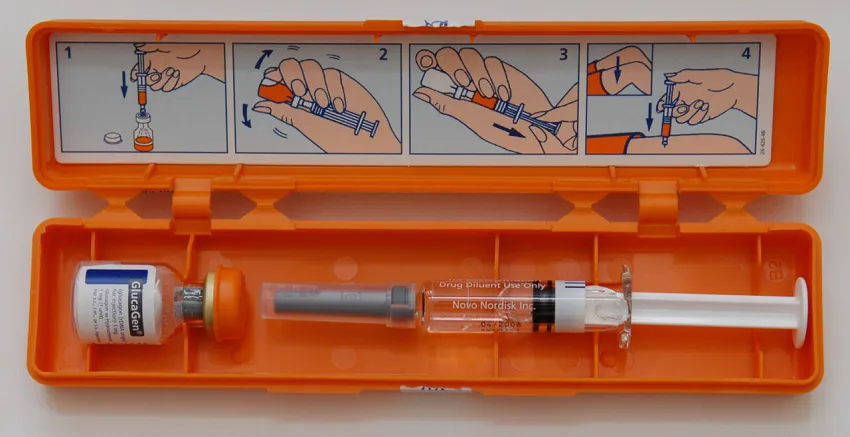 {'en': 'After putting the glucagon', 'es': 'Después de ponerme el glucagon'} Image