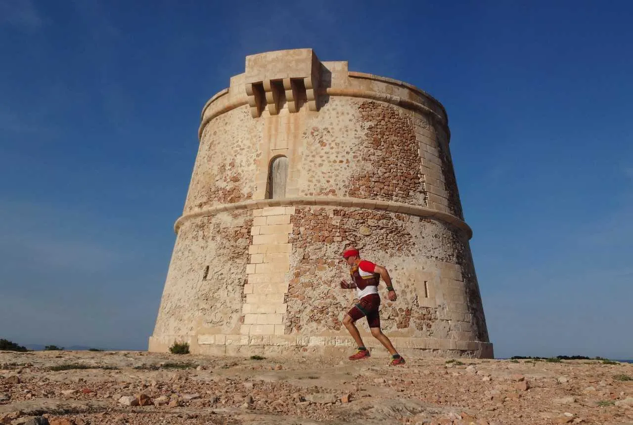 {'en': 'Carles Aguilar successfully complete his challenge of traveling Formentera for diabetes', 'es': 'Carles Aguilar completa con éxito su reto de recorrer Formentera por la diabetes'} Image