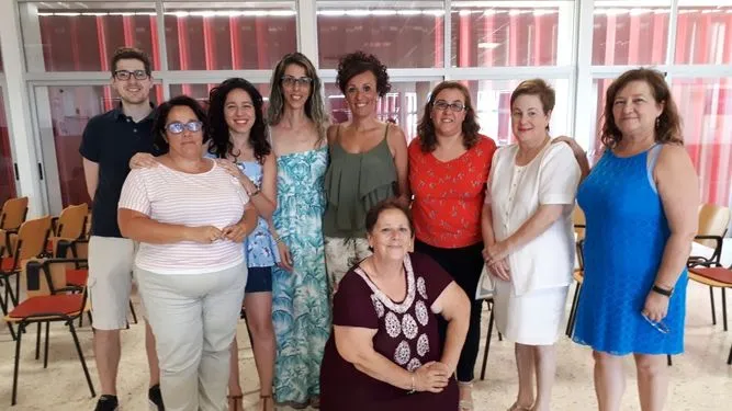 {'en': 'Nurses and parents of children with diabetes learn to teach', 'es': 'Enfermeros y padres de niños con diabetes aprenden para enseñar'} Image