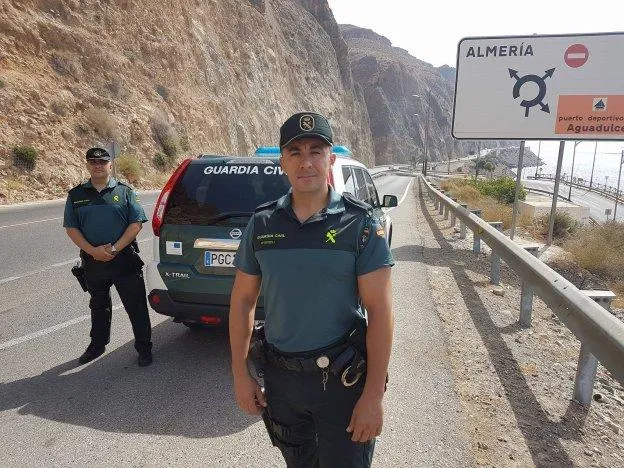 {'en': 'Civil Guard saves life to a type 1 diabetic', 'es': 'Guardia Civil salva la vida a un diabético tipo 1'} Image