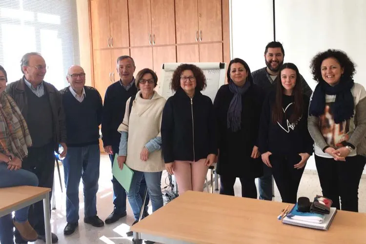 {'en': 'Ten patients participate in the first diabetes classroom workshop in the SERRANÍA SANITARY AREA', 'es': 'Diez pacientes participan en el primer taller del Aula de Diabetes del Área Sanitaria Serranía'} Image