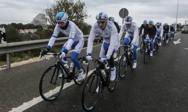 {'en': 'Cyclist team for diabetes, prepare the season.', 'es': 'Equipo ciclista por la diabetes, prepara la temporada.'} Image