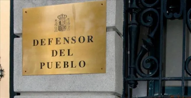 {'en': 'The defender of the Middle People in favor of a child with diabetes without a school square', 'es': 'El defensor del pueblo media en favor de un niño con diabetes sin plaza escolar'} Image