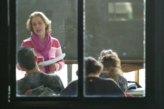 {'en': "All educational centers will have a 'health reference professor'", 'es': "Todos los centros educativos tendrán un 'profesor referente de salud'"} Image