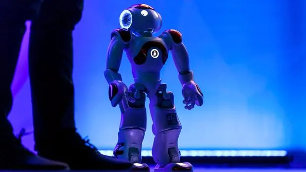 {'en': 'This is the first humanoid robot with diabetes that advises children about the disease', 'es': 'Así es el primer robot humanoide con diabetes que asesora a los niños sobre la enfermedad'} Image