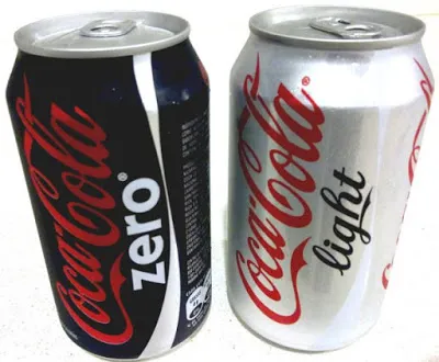 {'en': 'How do Coca-Cola Zero and Coca-Cola Light differ?', 'es': '¿En qué difieren COCA-COLA ZERO y COCA-COLA LIGHT?'} Image