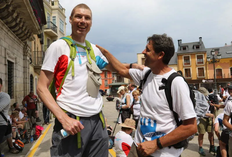 {'en': 'Pilgrims that challenge diabetes along the way', 'es': 'Peregrinos que retan a la diabetes en el Camino'} Image