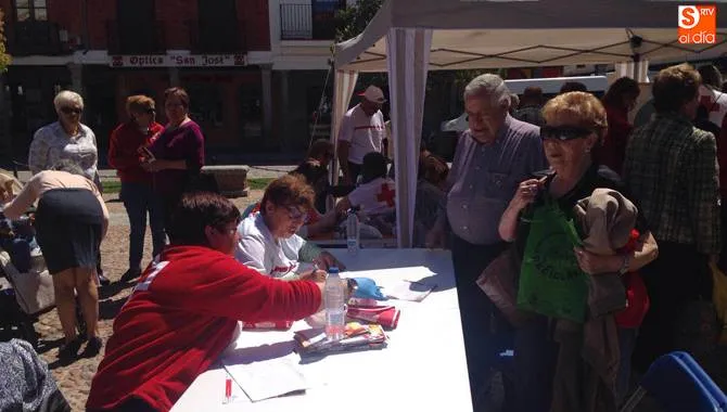 {'en': 'Diabetes focuses the last informative table installed by the Red Cross', 'es': 'La Diabetes centra la última mesa informativa instalada por Cruz Roja'} Image