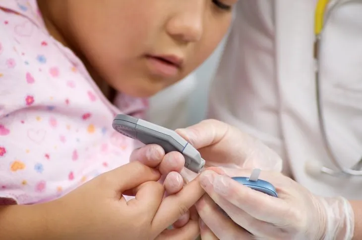 {'en': "How to control children's diabetes at school", 'es': 'Cómo controlar la diabetes de los niños en el colegio'} Image