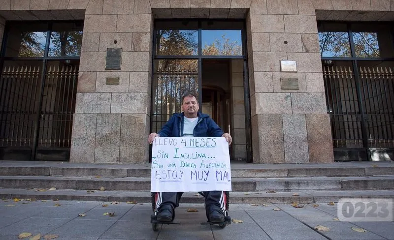 {'en': 'Disabled with diabetes, 4 months ago he does not receive insulin (Argentina)', 'es': 'Minusválido con diabetes, hace 4 meses que no recibe insulina (Argentina)'} Image