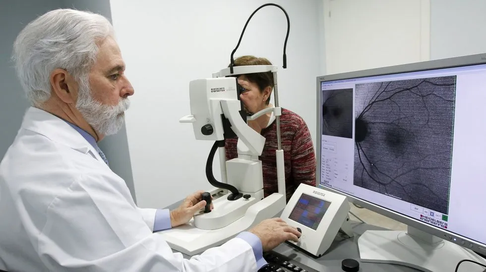 {'en': '"Diabetes and tobacco are enemies of the retina"', 'es': '«La diabetes y el tabaco son enemigos de la retina»'} Image