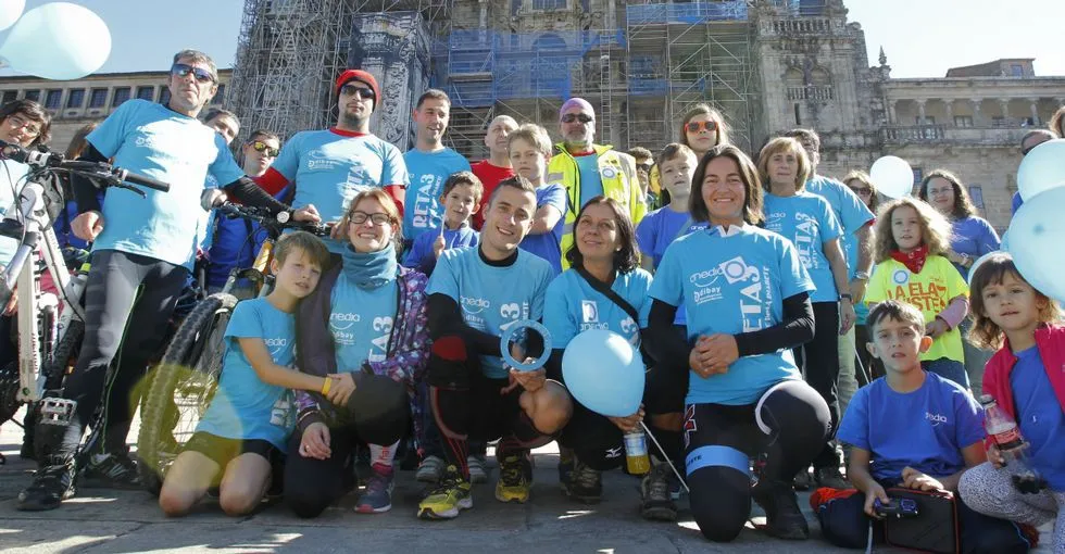 {'en': 'They travel the way from Tui in 22 hours to support diabetic children', 'es': 'Recorren el Camino desde Tui en 22 horas para apoyar a niños diabéticos'} Image