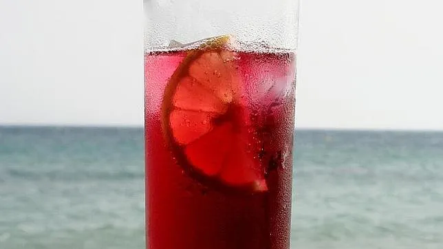 {'en': 'Summer Tinto without alcohol and sugar without', 'es': 'Tinto de Verano Sin Alcohol y Sin Azúcar'} Image